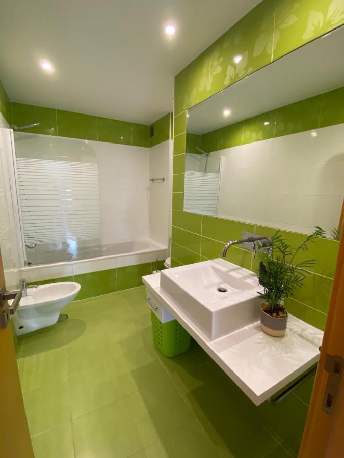 Appartamento Apartamento Rua Do Sol By Localhosting Albufeira Esterno foto